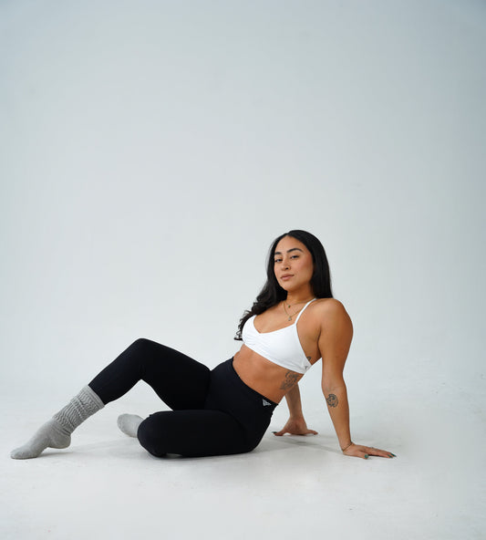 Woman tracking her lifts on the muvapp to overcome a workout plateau.